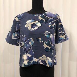 NWT ASTR The Label Blue Floral Cropped Blouse Size Medium